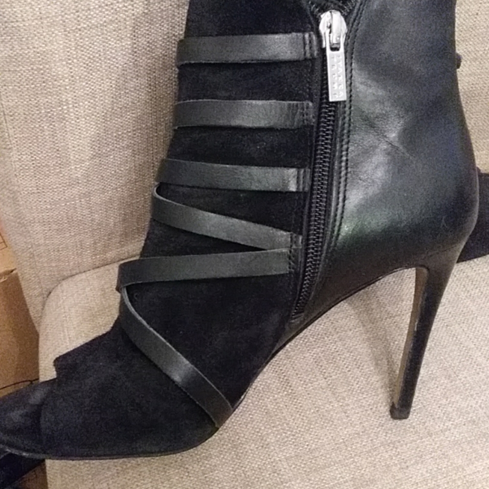 Boots - Picture 3 of 8
